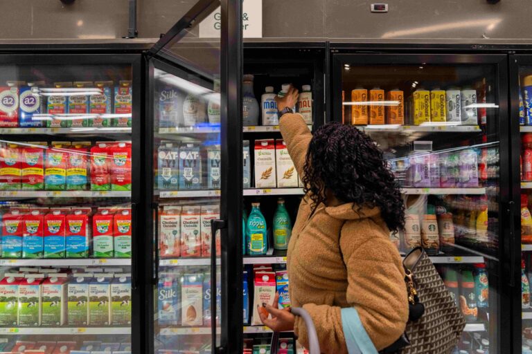 Fed revela crédito ao consumidor dos EUA sobe US$ 18,06 bilhões em julho