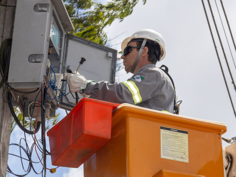 Copel investe R$ 3 bilhões para reforçar rede de energia no Paraná