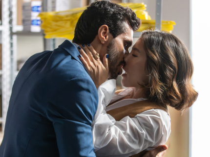 Segurança e assistente vivem romance às escondidas no Hospital Maternidade Luz