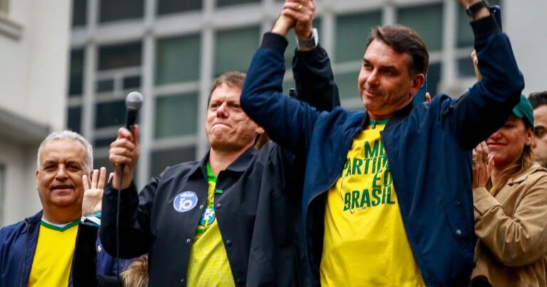 Flávio Bolsonaro conta com Tarcísio para manter força em SP em segundo turno