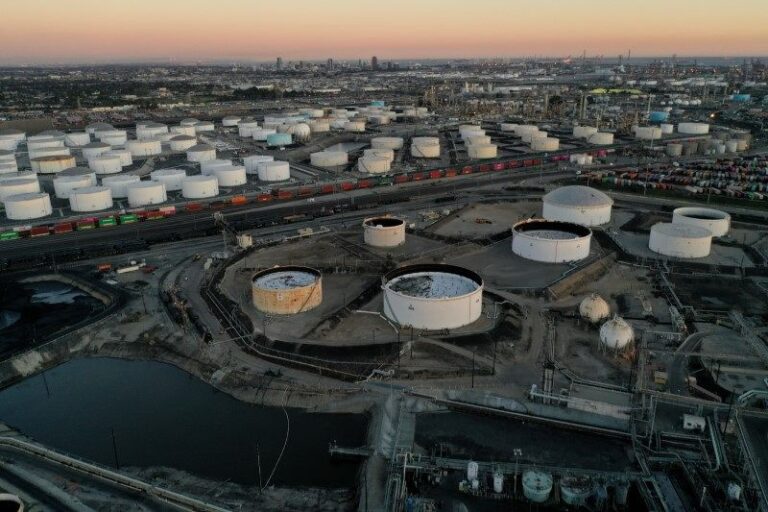 EIA aponta queda em estoque de petróleo bruto dos EUA enquanto combustíveis crescem