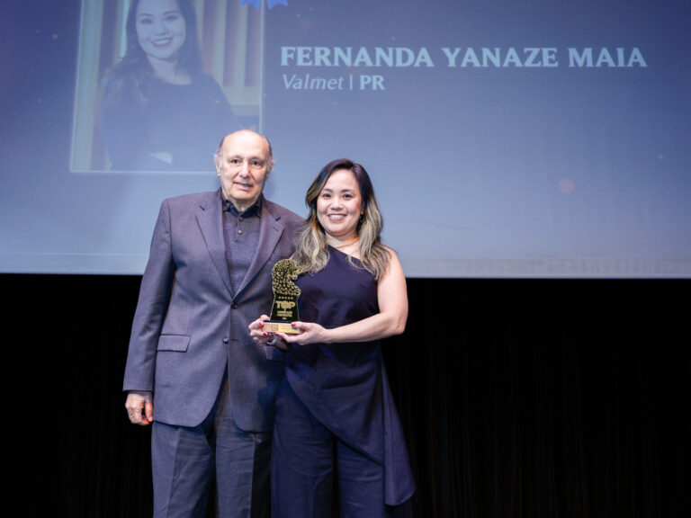 Paranaense vence prêmio de Executiva de Comunicação Corporativa no TOP Mega Brasil 2026
