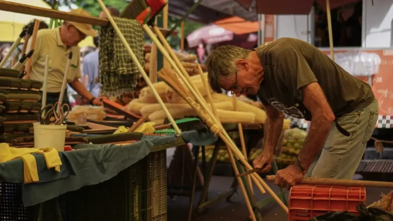 Curta-metragem investiga cultura e memória das feiras de Maringá
