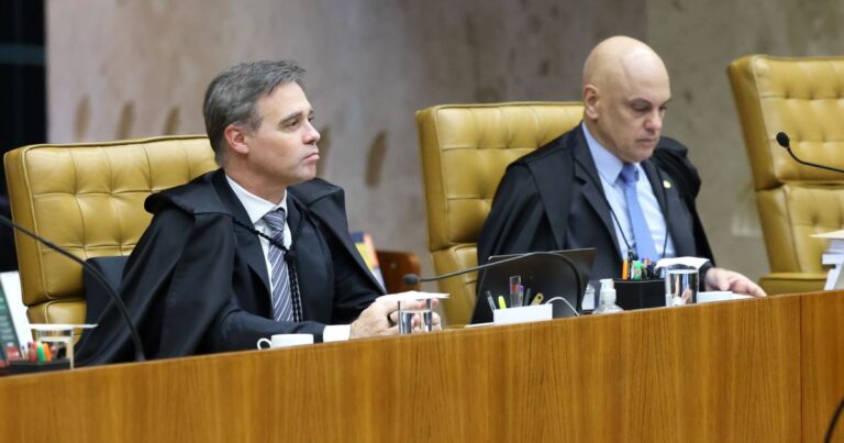 Moraes e Mendonça ocupam assentos lado a lado no STF em dia de sessão