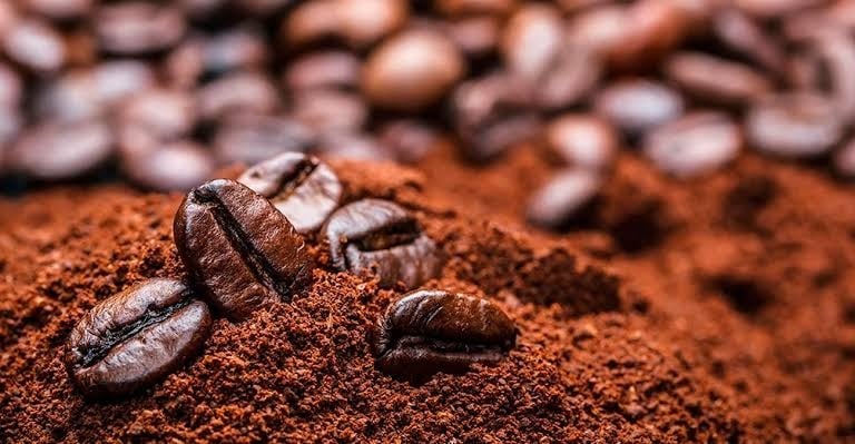 Café afunda para mínimas de sete semanas em Nova York nesta sexta
