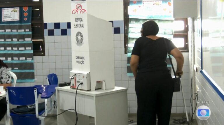 Justiça Eleitoral oferece transporte gratuito para eleitores com deficiência votar