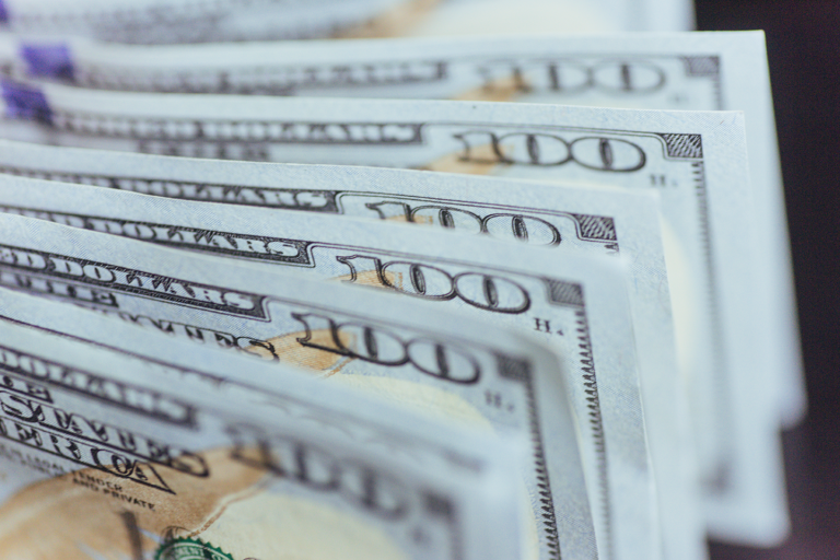 Dólar fecha em alta ante real após dados de emprego nos EUA
