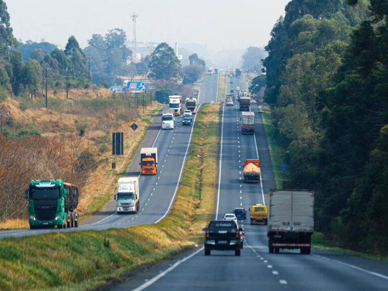 BR-277 deve registrar 164 mil veículos no feriadão entre Curitiba e litoral