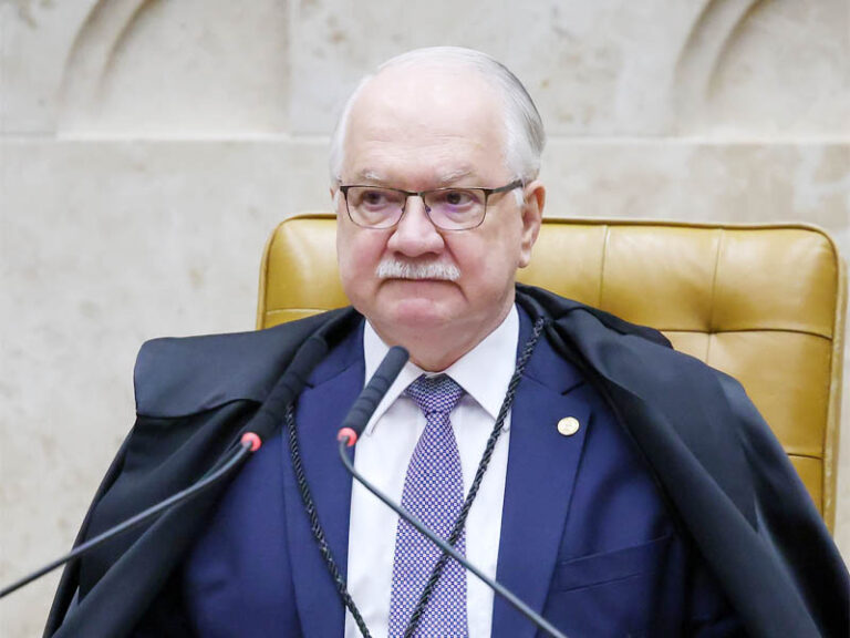 Fachin determina prazo de 24 horas para Mendonça abrir documentos do caso Master