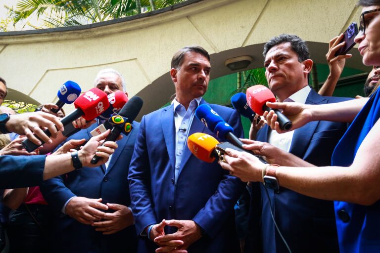 Quaest mostra recuo na percepção de moderação de Flávio Bolsonaro