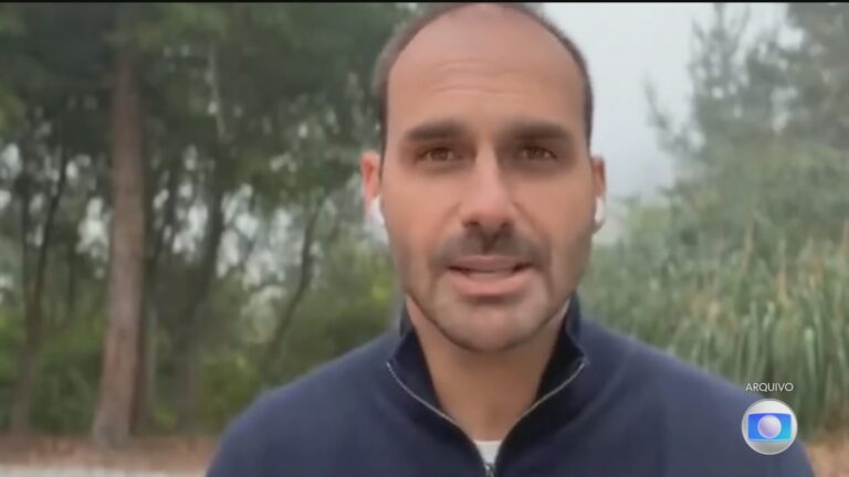 TSE ordena remoção de posts de Eduardo Bolsonaro sobre segurança de urnas