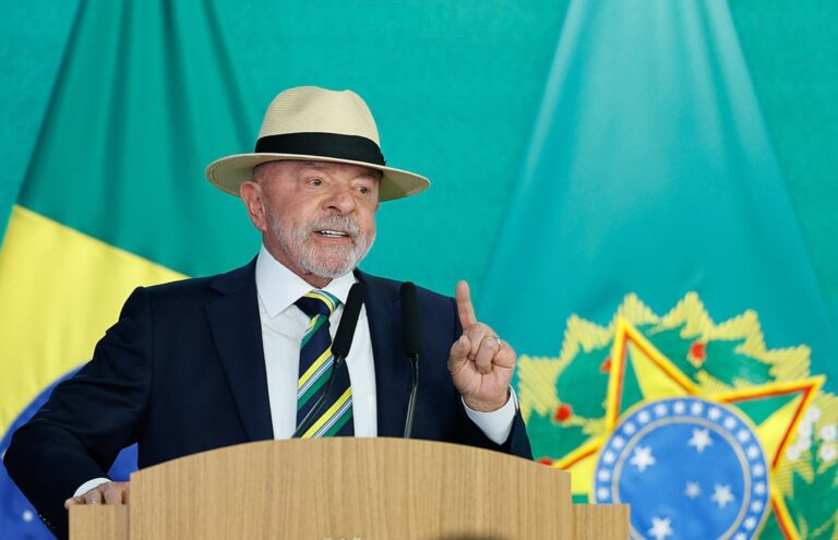 Lula elogia decisões de Fachin para restabelecer ordem no STF