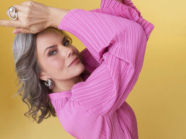 Avon anuncia parceria com jornalista Maria Cândida para conscientizar sobre menopausa