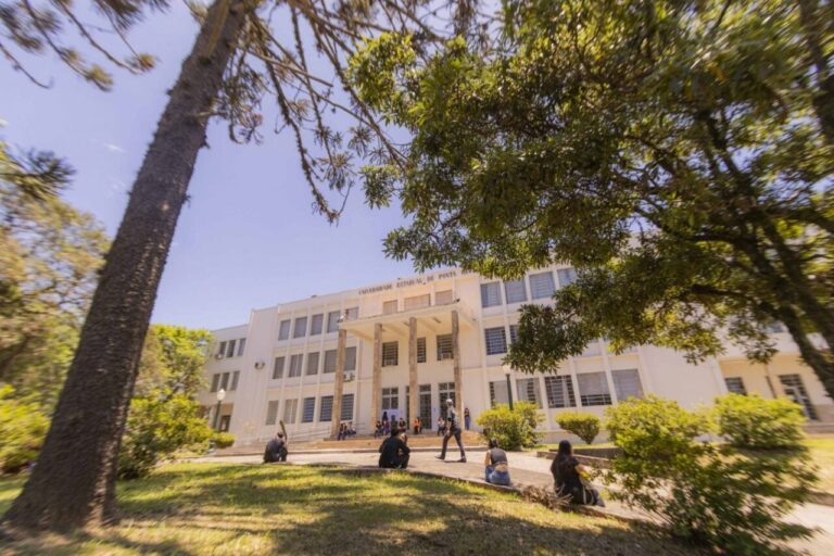 UEPG encerra inscrições para vestibular 2026 com 1215 vagas