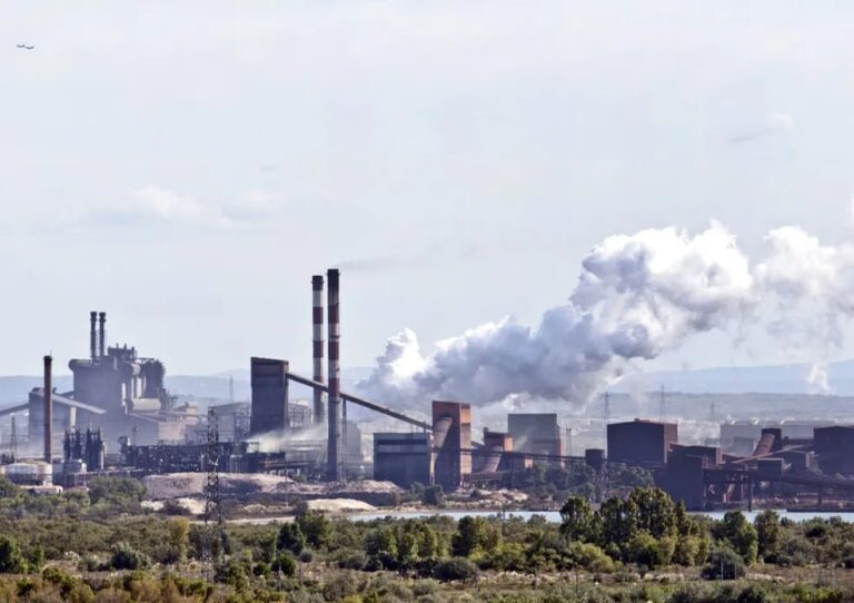 Indústria da zona do euro atinge maior crescimento em mais de 4 anos