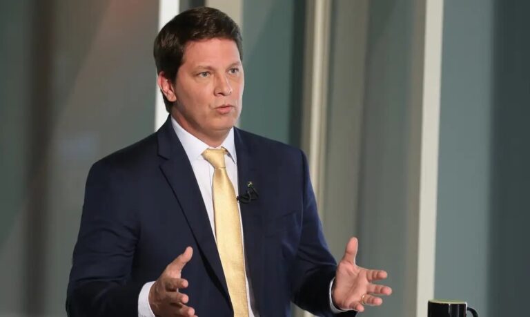PF deflagra operação contra desvio em financiamento de filme com Mario Frias