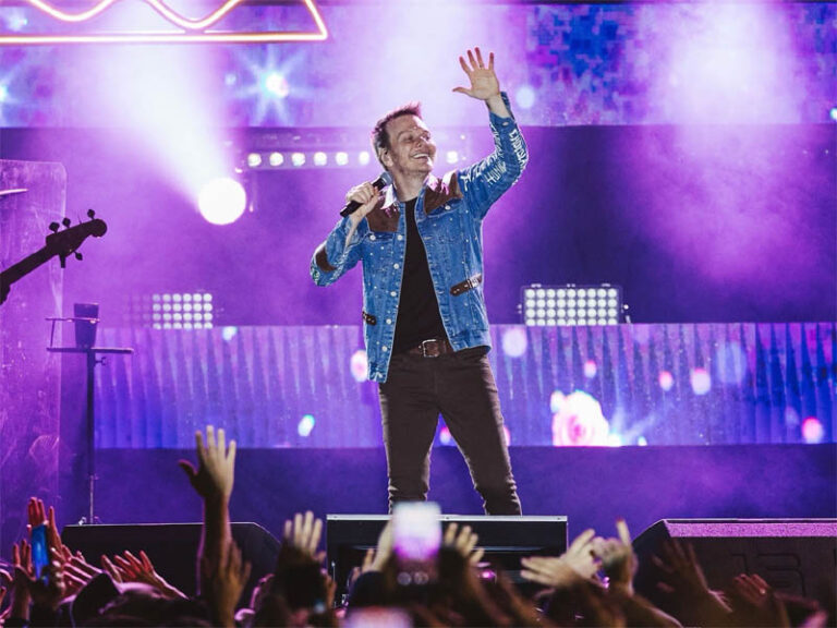 Michel Teló e duplas de sertanejo universitário se encontram em estreia em Curitiba
