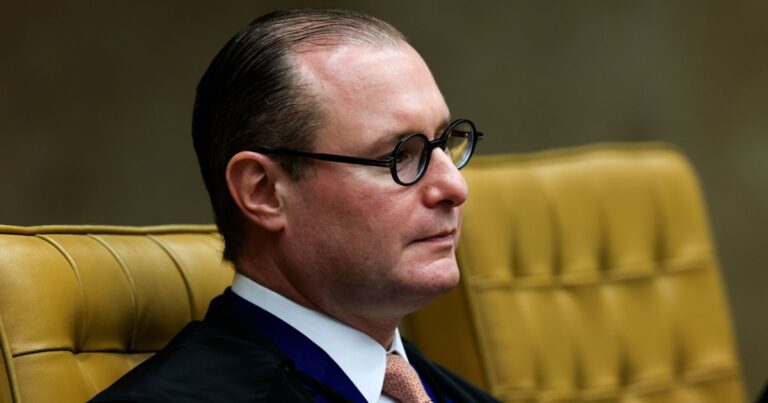 STF reconduç Zanin para segundo biênio como ministro substituto no TSE