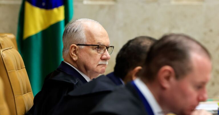 AGU diz que decisão de Fachin restaura ordem ao suspender atos de Mendonça e Dino