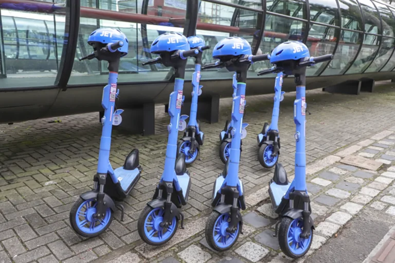 Urbs autoriza expansão de patinetes elétricos para 13 bairros de Curitiba
