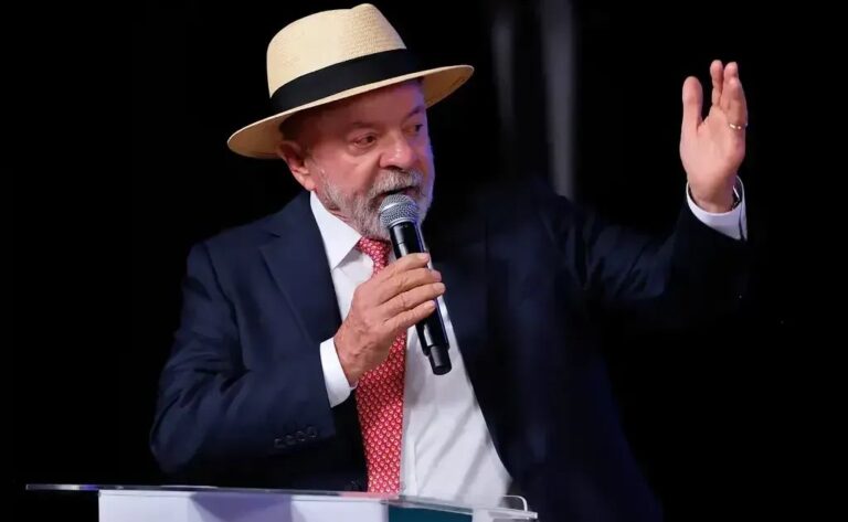 Lula diz que ninguém pode usar cargo em benefício pessoal