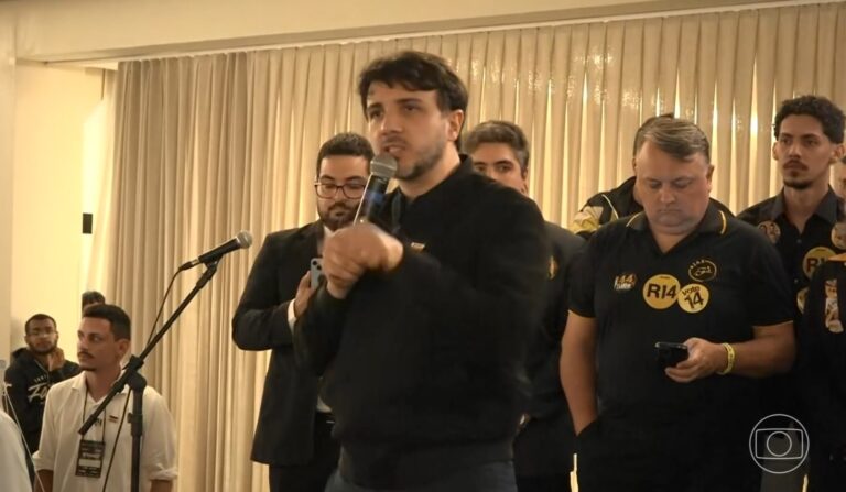 Renan Santos promete combater bolsonarismo em agenda de campanha em Joinville
