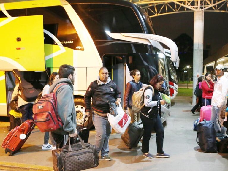 Rodoviária de Curitiba prevê 25 mil embarques no feriado prolongado