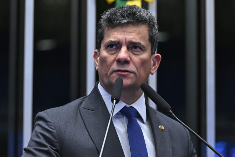 Sergio Moro participa de campanha e celebrações religiosas em Curitiba