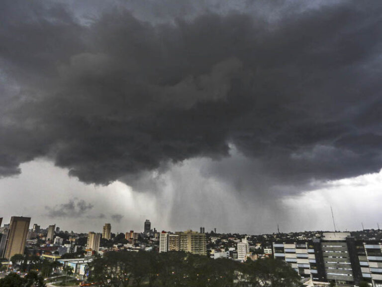 Paraná mobiliza forças de segurança diante do risco de novos temporais