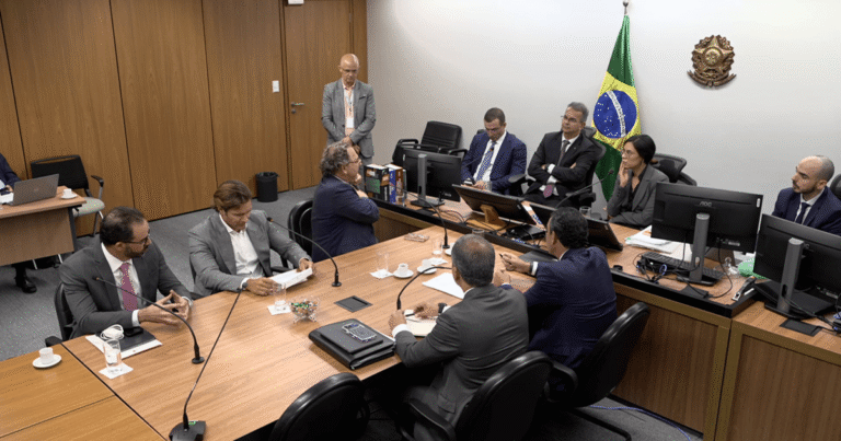 Documentos mostram que banqueiro Vorcaro sabia antecipadamente de operação