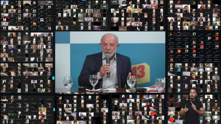 Flávio pede ao TSE que proíba Lula de fazer lives no Palácio da Alvorada