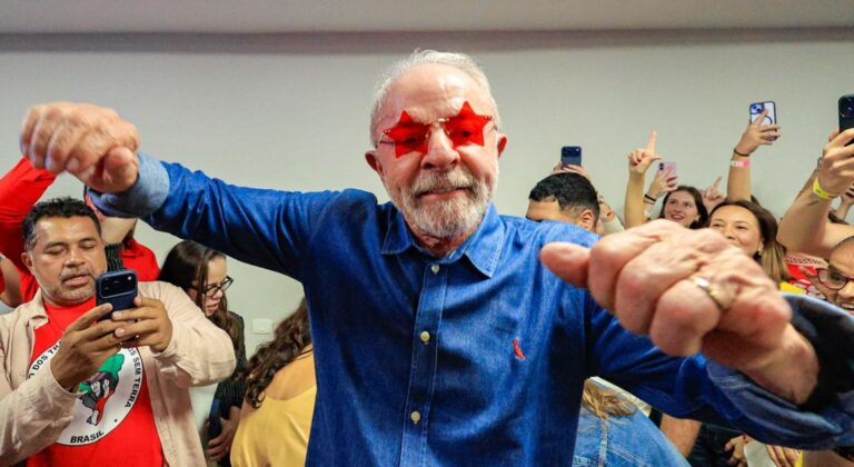 Lula promete regulação das big techs em primeiro discurso após reeleição