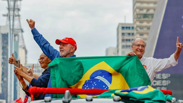 Lula amplia votação em 20 municípios do Paraná entre turnos da eleição 2026