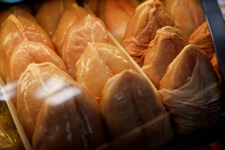 Brasil exporta 500,3 mil toneladas de frango em setembro com alta de 3,7%