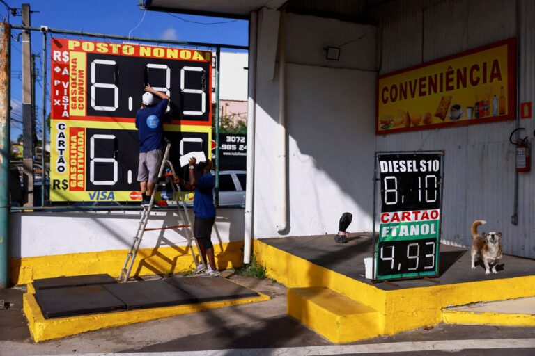 Governo prevê oferta de diesel 6% maior que demanda em outubro