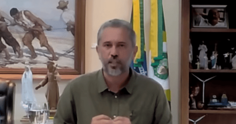 Elmano rejeita redução da maioridade penal e defende PEC de segurança pública