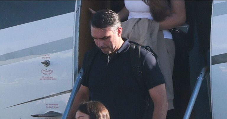 Flávio Bolsonaro foge do Brasil e publica carta com teor golpista dos EUA