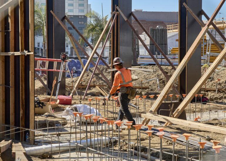 Investimentos em construção nos EUA crescem 0,9% em agosto