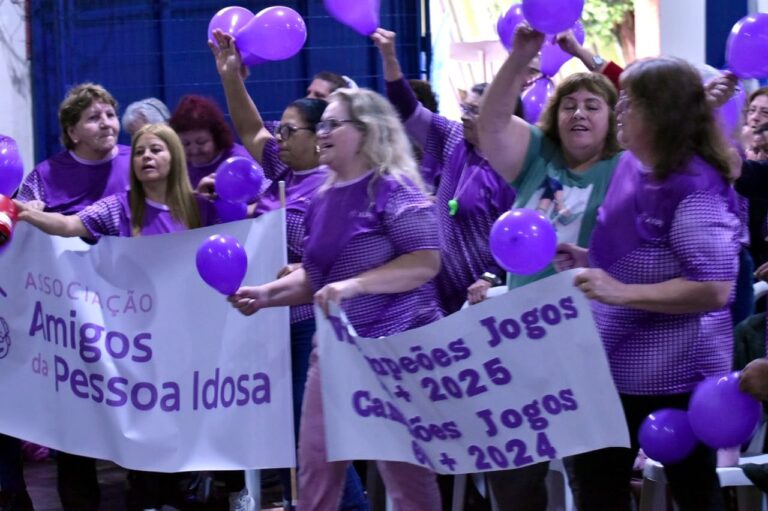Ponta Grossa realiza abertura dos Jogos 60+ com tocha olímpica e cerimônia festiva