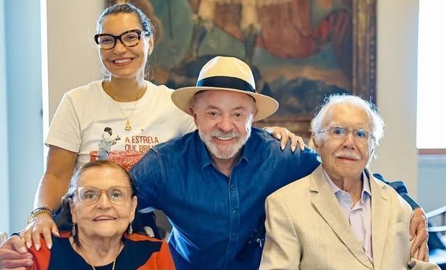 Lula visita ex-presidente Sarney após comício em São Luís