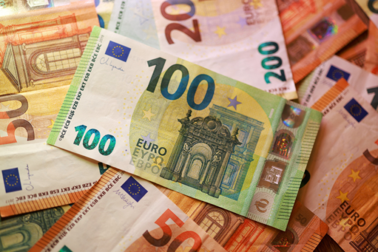 Taxa de desemprego na zona do euro se mantém em 6,4% em agosto