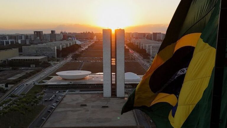 Análise aponta risco de confronto entre governo Lula e mercado após eleição