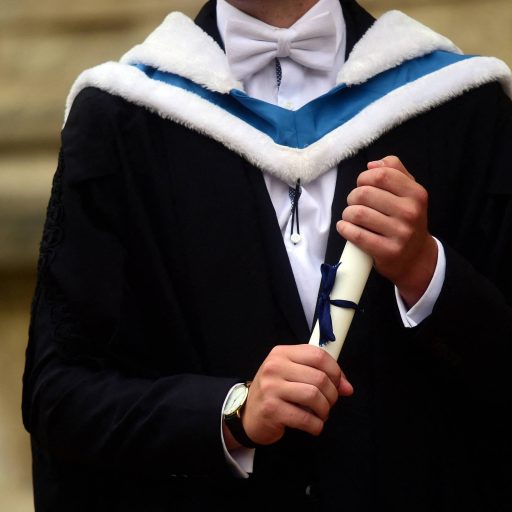 Empréstimos estudantis no Reino Unido revelam dilemas financeiros crescentes