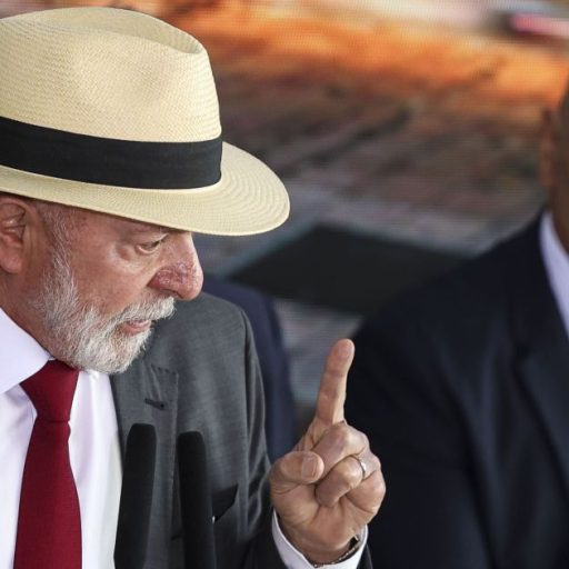 Apreensão de passaportes de Flávio Bolsonaro é criticada por aliados de Lula
