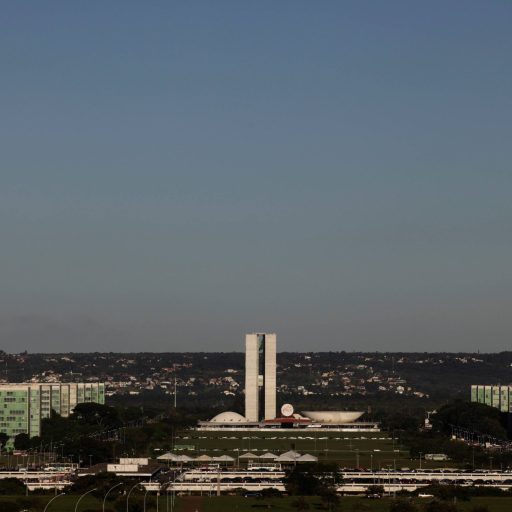 Redução de jornada pode elevar custos de empresas em até 7%, aponta estudo