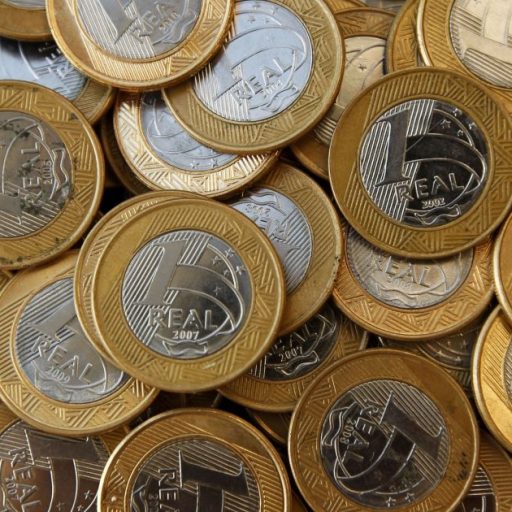 Moedas de real retratadas no Rio de Janeiro, 15 de outubro de 2010, REUTERS/Bruno Domingos  • REUTERS