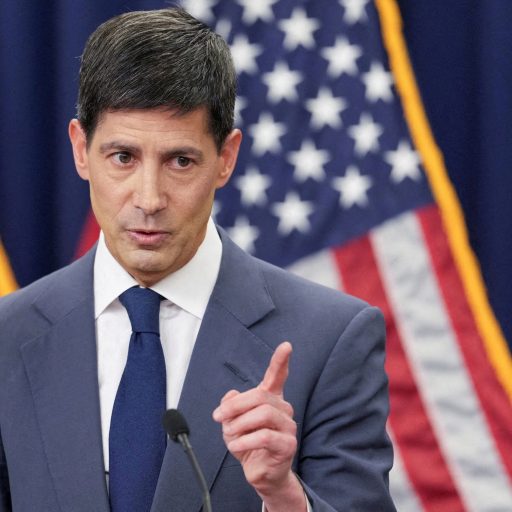 Warsh sinaliza alta de juros no Fed contra planos de Trump
