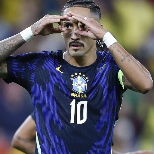 Raphinha comemora gol de empate da Seleção contra a Austrália  • Rafael Ribeiro/CBF