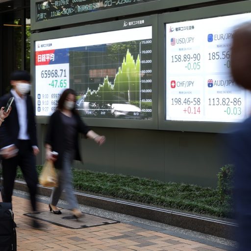 Japão gasta US$ 9,6 bilhões para conter queda do iene em menos de um mês