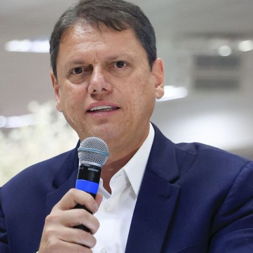 Pesquisa aponta 64% de aprovação do trabalho de Tarcísio de Freitas